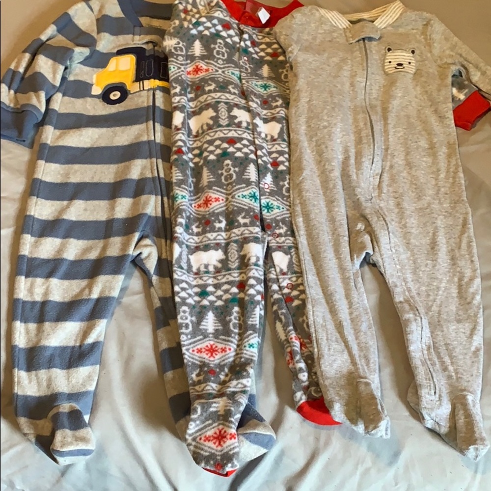 3 pajamas size 6-9months